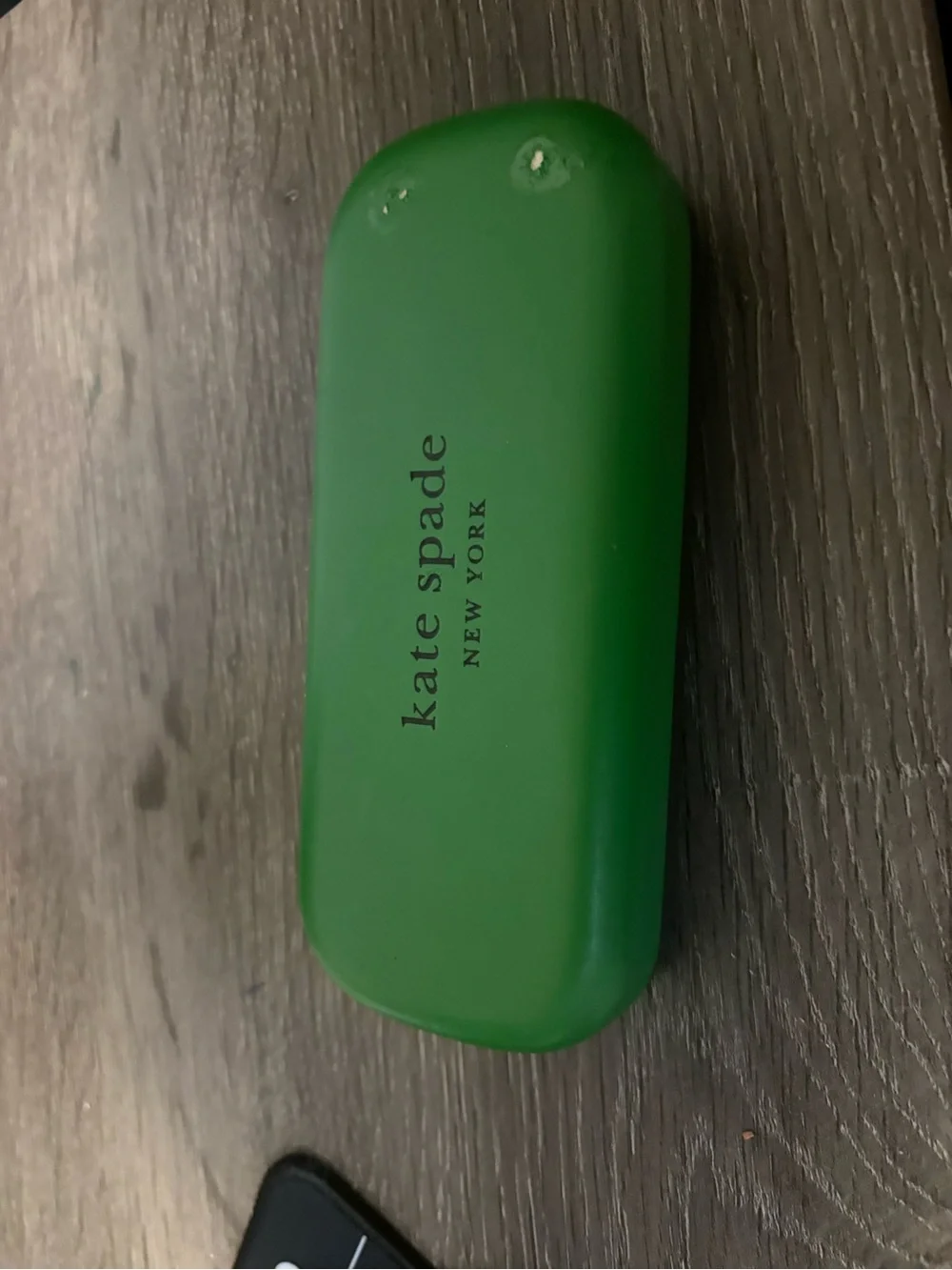 kate spade Green glass case. Has flaw on front.